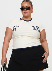 Track Record Graphic Top Cream Curve